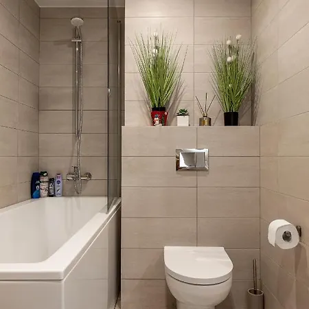 Center Free Parking *