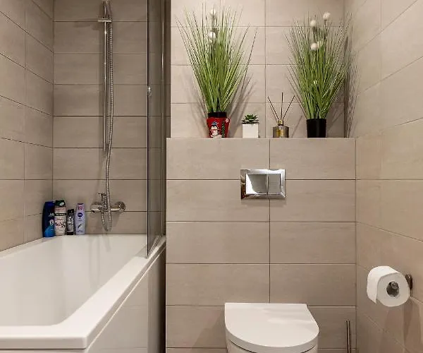 Center Free Parking *